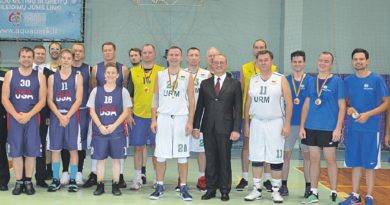 Krepšinio turnyre rungėsi užsienio šalių ambasadų atstovai Krepšinio turnyre rungėsi užsienio šalių ambasadų atstovai
