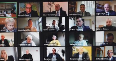 ĮSPŪDIS: Nuotoliniame Tarybos posėdyje – sprendimai dėl naujos studentų rėmimo programos, verslo liudijimų, žemės nuomos mokesčių ir kitais bendruomenei svarbiais klausimais ĮSPŪDIS: Nuotoliniame Tarybos posėdyje – sprendimai dėl naujos studentų rėmimo programos, verslo liudijimų, žemės nuomos mokesčių ir kitais bendruomenei svarbiais klausimais