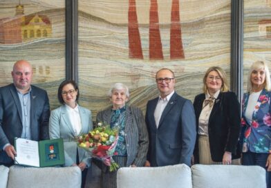Savivaldybės vadovai pasveikino ordino „Už nuopelnus Lietuvai“ medaliu apdovanotą Marijoną Stasę Zdančienę