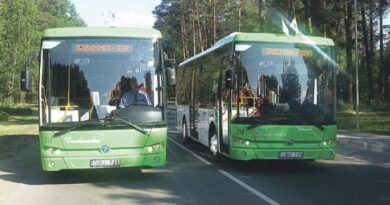 Mokiniams – lengvata važiuoti ne tik miesto viešuoju transportu, bet ir priemiestiniais autobusais Mokiniams – lengvata važiuoti ne tik miesto viešuoju transportu, bet ir priemiestiniais autobusais