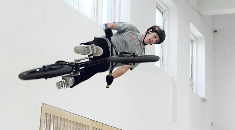 Lietuvos čempionas Martynas Lagauskas Viečiūnuose įkūrė geriausią šalyje uždarą BMX parką
