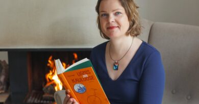 Naują romaną pristatanti Rasa Sagė: „Palikęs vieną šalį, palieki visas šalis“ Naują romaną pristatanti Rasa Sagė: „Palikęs vieną šalį, palieki visas šalis“