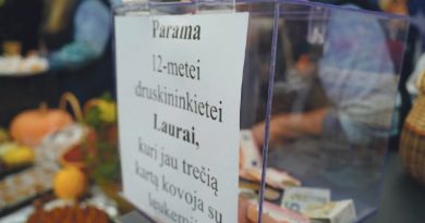 Bendruomenės parama perduota dvylikametei Laurai ir jos mamai